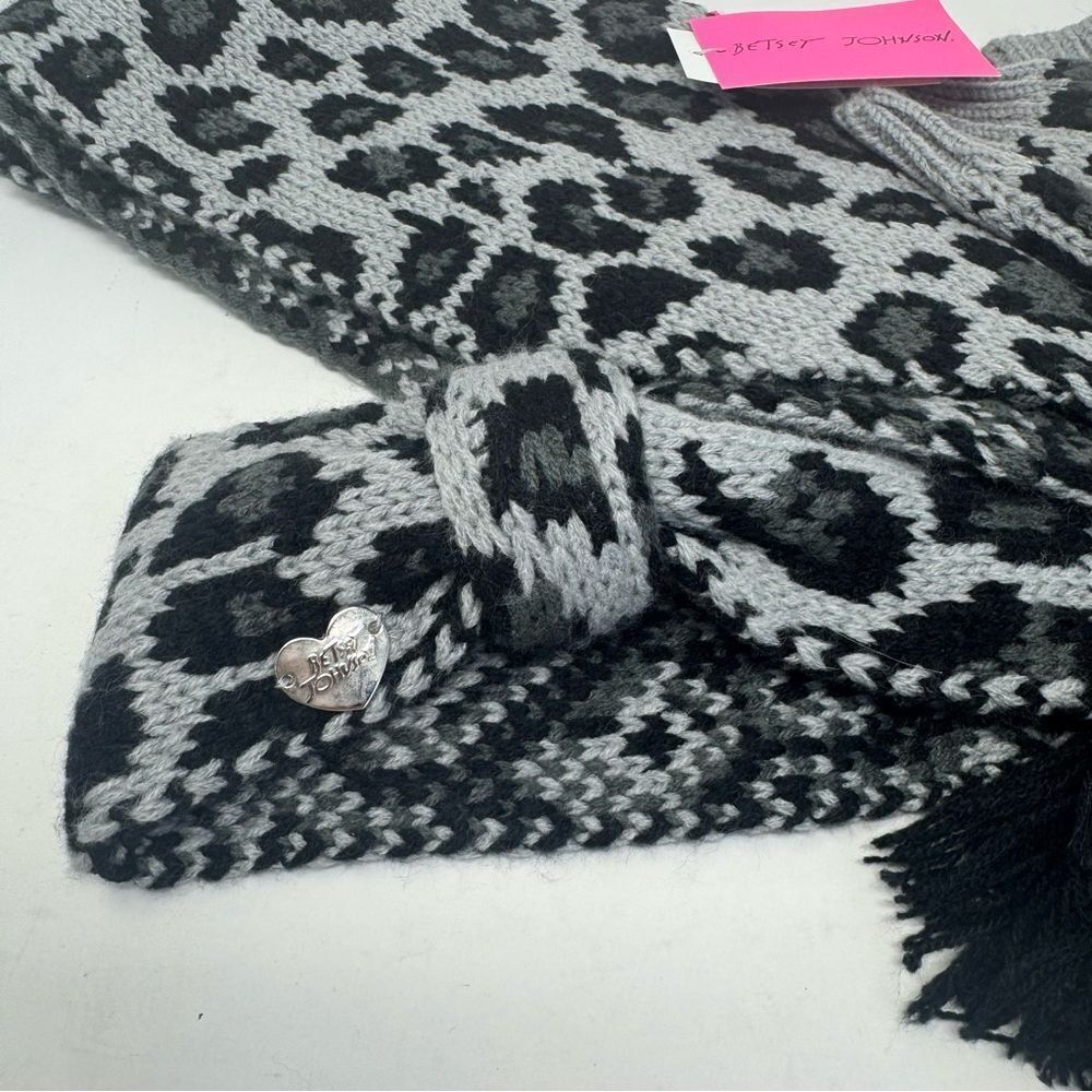 BETSEY JOHNSON | NEW Gray Black Leopard Print 3 Piece Scarf Gloves Headband Set - Picture 3 of 7